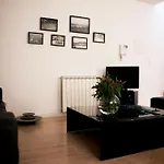 Triplex With Garage - Praca Flores شقة Lisboa