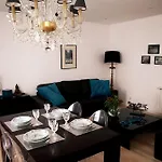 Triplex With Garage - Praca Flores *