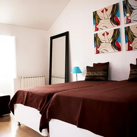 Triplex With Garage - Praca Flores Lisboa