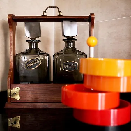 Triplex With Garage - Praca Flores 리스본