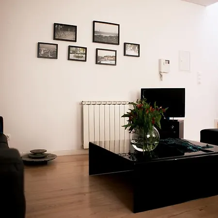 Triplex With Garage - Praca Flores 아파트 리스본