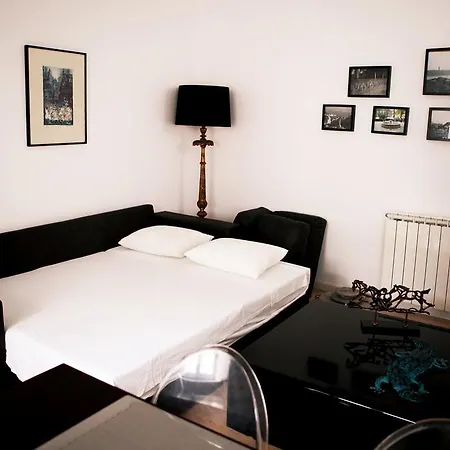 Apartment Triplex With Garage - Praca Das Flores Lisbon