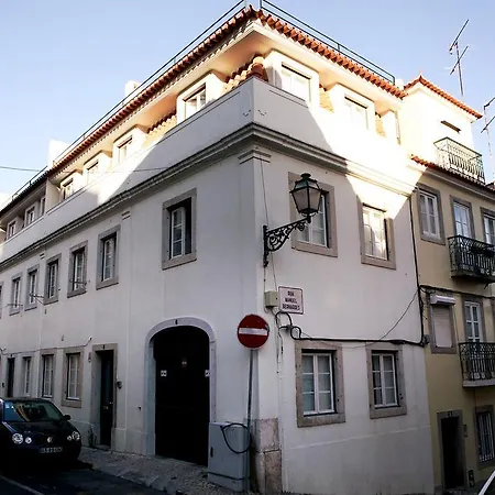 Triplex With Garage - Praca Das Flores Lisbon