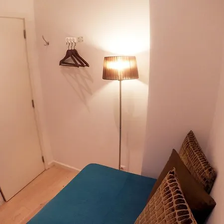 Triplex With Garage - Praca Flores Apartmán Lisboa
