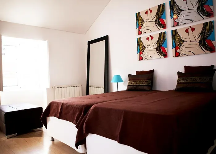 Triplex With Garage - Praca Flores Lisboa