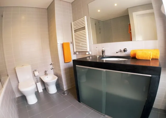Triplex With Garage - Praca Flores * Lisboa