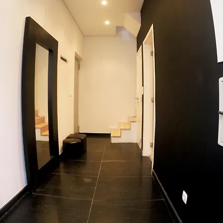 Triplex With Garage - Praca Flores アパート *